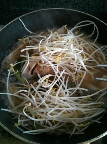 鲫鱼豆芽豆腐汤怎么做，鲫鱼豆芽豆腐汤怎么做好吃，鲫鱼豆芽豆腐汤做法