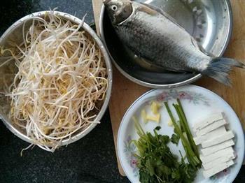 鲫鱼豆芽豆腐汤怎么做，鲫鱼豆芽豆腐汤怎么做好吃，鲫鱼豆芽豆腐汤做法