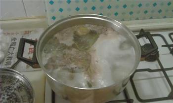 自制骨头汤怎么做，自制骨头汤怎么做好吃，自制骨头汤做法