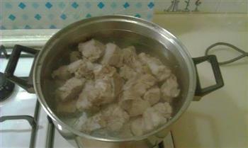 自制骨头汤怎么做，自制骨头汤怎么做好吃，自制骨头汤做法