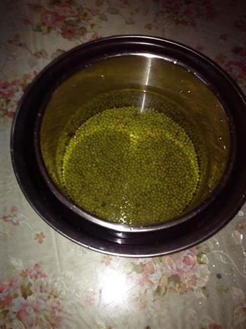 绿豆鸭蛋汤怎么做，绿豆鸭蛋汤怎么做好吃，绿豆鸭蛋汤做法
