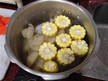 大棒骨莲藕玉米汤怎么做，大棒骨莲藕玉米汤怎么做好吃，大棒骨莲藕玉米汤做法