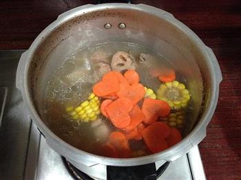 大棒骨莲藕玉米汤怎么做，大棒骨莲藕玉米汤怎么做好吃，大棒骨莲藕玉米汤做法