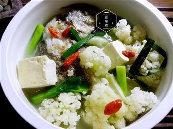鲜鱼椰菜豆腐汤怎么做，鲜鱼椰菜豆腐汤怎么做好吃，鲜鱼椰菜豆腐汤做法