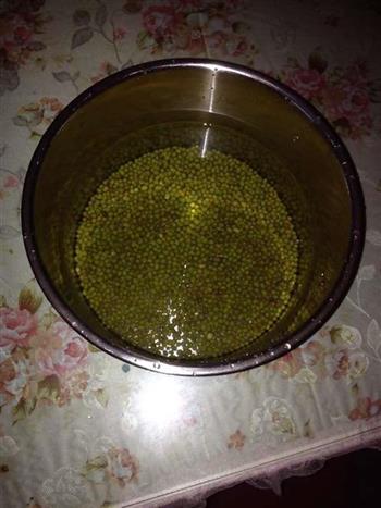 绿豆鸭蛋汤怎么做，绿豆鸭蛋汤怎么做好吃，绿豆鸭蛋汤做法