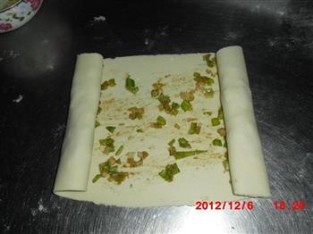 烤箱版葱花薄饼怎么做，烤箱版葱花薄饼怎么做好吃，烤箱版葱花薄饼做法