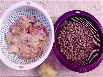 莲子鸡架汤怎么做，莲子鸡架汤怎么做好吃，莲子鸡架汤做法