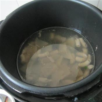 小肠蘑芋豆腐汤怎么做，小肠蘑芋豆腐汤怎么做好吃，小肠蘑芋豆腐汤做法