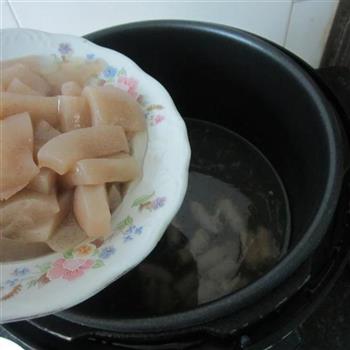 小肠蘑芋豆腐汤怎么做，小肠蘑芋豆腐汤怎么做好吃，小肠蘑芋豆腐汤做法
