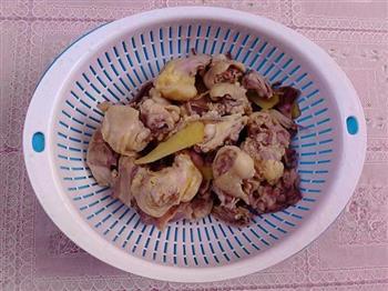 莲子鸡架汤怎么做，莲子鸡架汤怎么做好吃，莲子鸡架汤做法