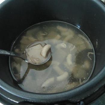 小肠蘑芋豆腐汤怎么做，小肠蘑芋豆腐汤怎么做好吃，小肠蘑芋豆腐汤做法