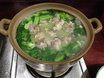 排骨春菜煲怎么做，排骨春菜煲怎么做好吃，排骨春菜煲做法