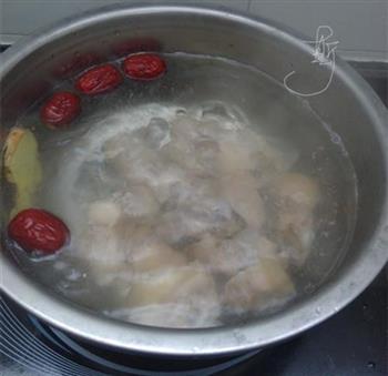 花生莲藕猪尾汤怎么做，花生莲藕猪尾汤怎么做好吃，花生莲藕猪尾汤做法