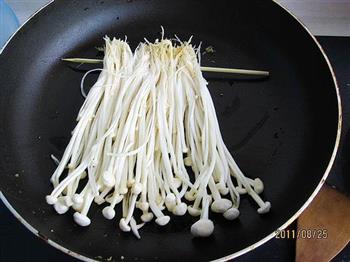 煎烧烤味金针菇怎么做，煎烧烤味金针菇怎么做好吃，煎烧烤味金针菇做法