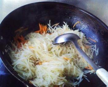 土豆胡萝卜汤怎么做，土豆胡萝卜汤怎么做好吃，土豆胡萝卜汤做法