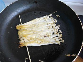 煎烧烤味金针菇怎么做，煎烧烤味金针菇怎么做好吃，煎烧烤味金针菇做法