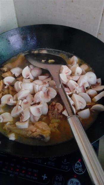 双孢菇煲鸡鲜汤怎么做，双孢菇煲鸡鲜汤怎么做好吃，双孢菇煲鸡鲜汤做法