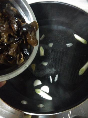 黑木耳鱼丸汤怎么做，黑木耳鱼丸汤怎么做好吃，黑木耳鱼丸汤做法