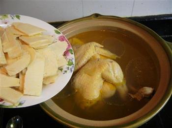 牛肝菌冬笋炖母鸡怎么做，牛肝菌冬笋炖母鸡怎么做好吃，牛肝菌冬笋炖母鸡做法