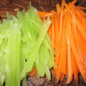 蚝油豆皮卷怎么做，蚝油豆皮卷怎么做好吃，蚝油豆皮卷做法