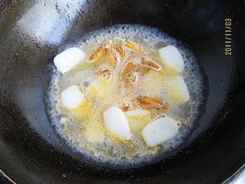虾头油菜煮年糕怎么做，虾头油菜煮年糕怎么做好吃，虾头油菜煮年糕做法