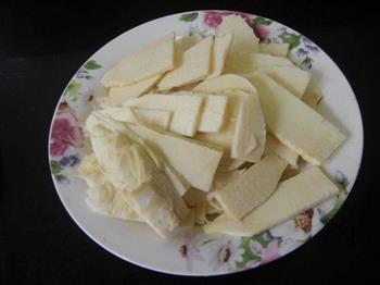 牛肝菌冬笋炖母鸡怎么做，牛肝菌冬笋炖母鸡怎么做好吃，牛肝菌冬笋炖母鸡做法