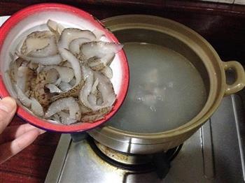虾仁排骨海参汤怎么做，虾仁排骨海参汤怎么做好吃，虾仁排骨海参汤做法