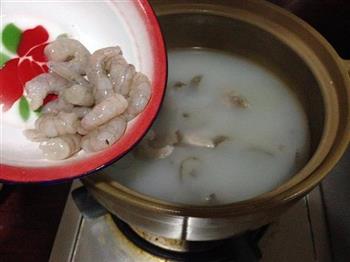 虾仁排骨海参汤怎么做，虾仁排骨海参汤怎么做好吃，虾仁排骨海参汤做法