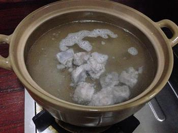 虾仁排骨海参汤怎么做，虾仁排骨海参汤怎么做好吃，虾仁排骨海参汤做法