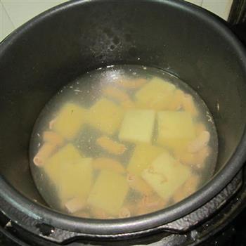 米豆腐小肠汤怎么做，米豆腐小肠汤怎么做好吃，米豆腐小肠汤做法
