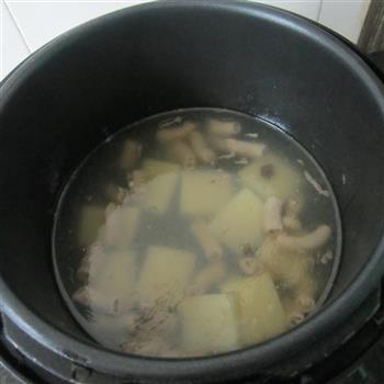 米豆腐小肠汤怎么做，米豆腐小肠汤怎么做好吃，米豆腐小肠汤做法