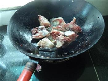 金针菇粉丝鱼汤怎么做，金针菇粉丝鱼汤怎么做好吃，金针菇粉丝鱼汤做法