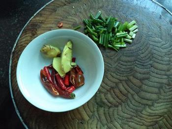 金针菇粉丝鱼汤怎么做，金针菇粉丝鱼汤怎么做好吃，金针菇粉丝鱼汤做法