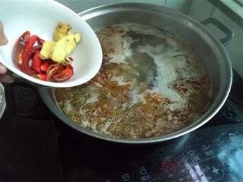 金针菇粉丝鱼汤怎么做，金针菇粉丝鱼汤怎么做好吃，金针菇粉丝鱼汤做法