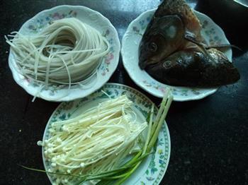 金针菇粉丝鱼汤怎么做，金针菇粉丝鱼汤怎么做好吃，金针菇粉丝鱼汤做法