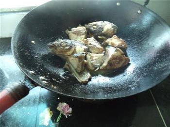 金针菇粉丝鱼汤怎么做，金针菇粉丝鱼汤怎么做好吃，金针菇粉丝鱼汤做法