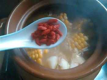 鸡肉煲玉米胡萝卜汤怎么做，鸡肉煲玉米胡萝卜汤怎么做好吃，鸡肉煲玉米胡萝卜汤做法