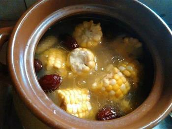 鸡肉煲玉米胡萝卜汤怎么做，鸡肉煲玉米胡萝卜汤怎么做好吃，鸡肉煲玉米胡萝卜汤做法