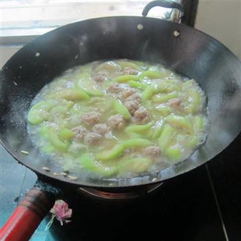 肉丸丝瓜汤怎么做，肉丸丝瓜汤怎么做好吃，肉丸丝瓜汤做法