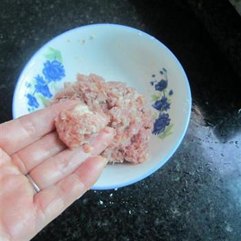 肉丸丝瓜汤怎么做，肉丸丝瓜汤怎么做好吃，肉丸丝瓜汤做法