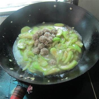 肉丸丝瓜汤怎么做，肉丸丝瓜汤怎么做好吃，肉丸丝瓜汤做法