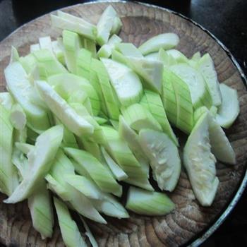 肉丸丝瓜汤怎么做，肉丸丝瓜汤怎么做好吃，肉丸丝瓜汤做法
