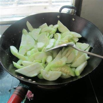 肉丸丝瓜汤怎么做，肉丸丝瓜汤怎么做好吃，肉丸丝瓜汤做法