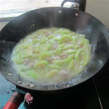 肉丸丝瓜汤怎么做，肉丸丝瓜汤怎么做好吃，肉丸丝瓜汤做法