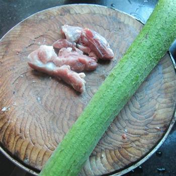 肉丸丝瓜汤怎么做，肉丸丝瓜汤怎么做好吃，肉丸丝瓜汤做法