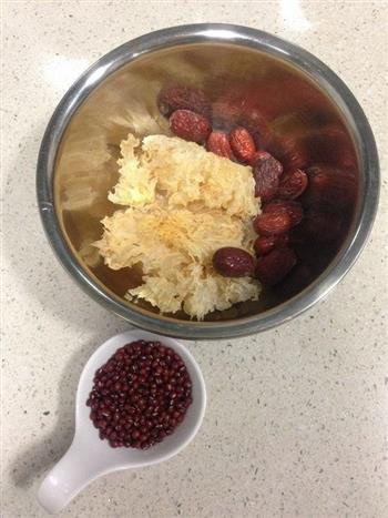 红豆红枣银耳汤怎么做，红豆红枣银耳汤怎么做好吃，红豆红枣银耳汤做法
