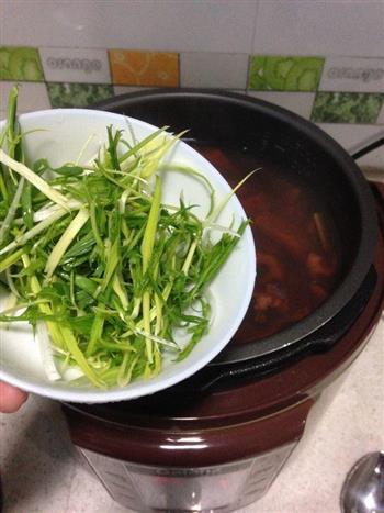 墨鱼莲藕汤怎么做，墨鱼莲藕汤怎么做好吃，墨鱼莲藕汤做法