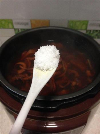 墨鱼莲藕汤怎么做，墨鱼莲藕汤怎么做好吃，墨鱼莲藕汤做法