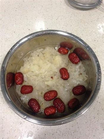 红豆红枣银耳汤怎么做，红豆红枣银耳汤怎么做好吃，红豆红枣银耳汤做法