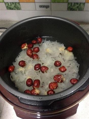 红豆红枣银耳汤怎么做，红豆红枣银耳汤怎么做好吃，红豆红枣银耳汤做法